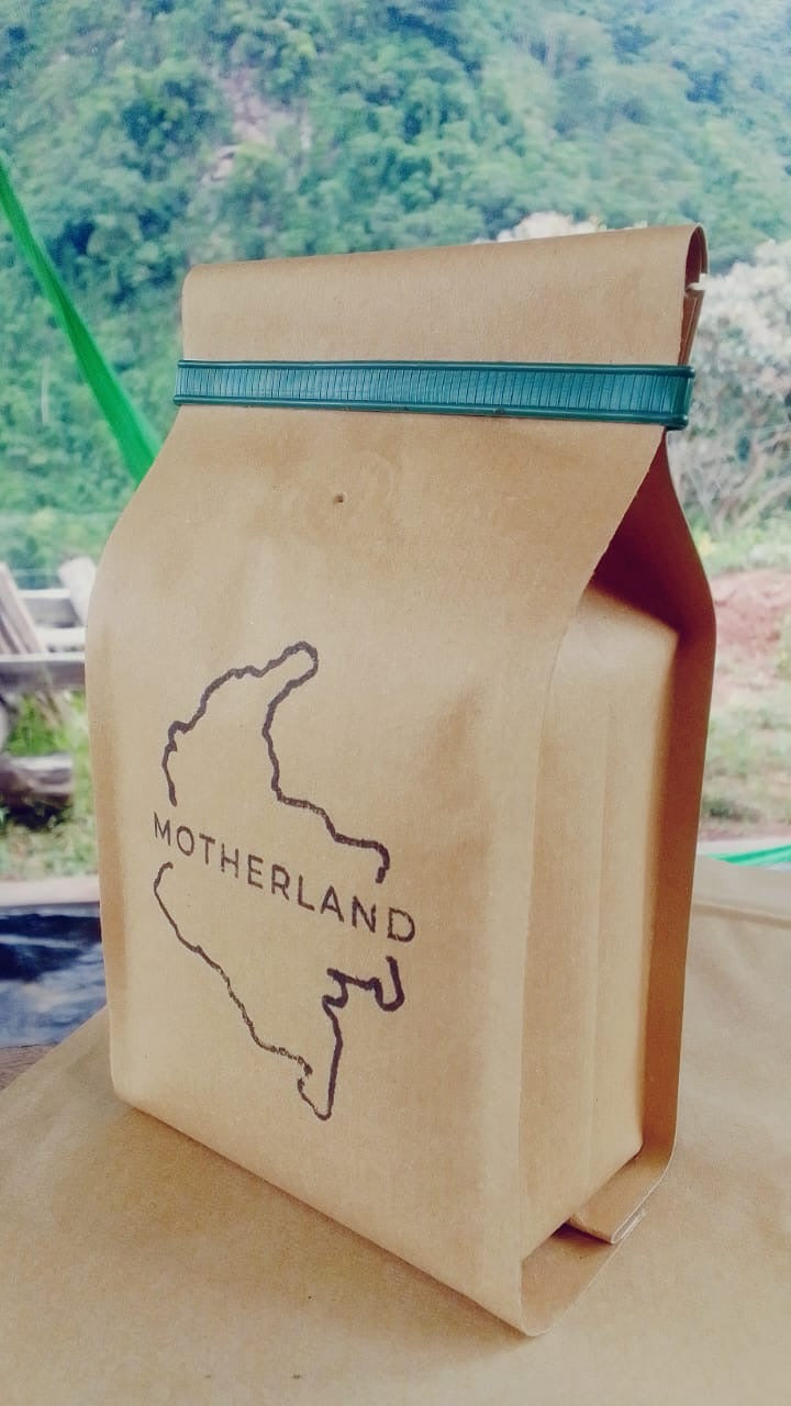 Whole Coffee Beans - Medium Roast - Washed & sun dried.