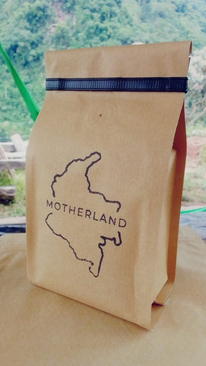 Whole Coffee Beans - Dark Roast - Washed & sun dried.